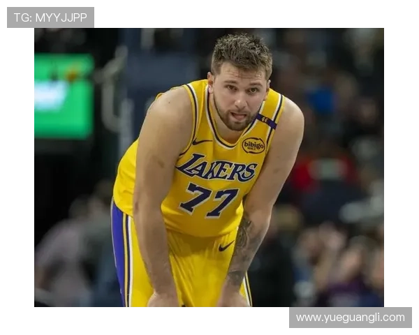 詹姆斯称赞东契奇身体状态出色有助于赛后恢复表现提升